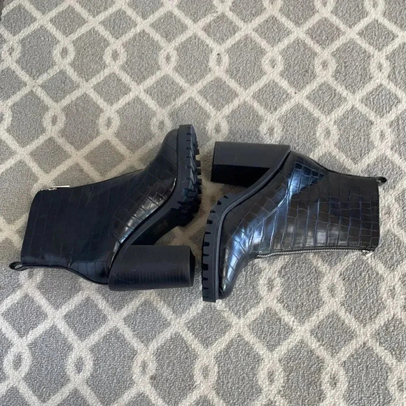 PrettyLittleThing Cleated Sole Zip Front High ankle Bootie Black Women’s size 7 - Picture 4 of 16